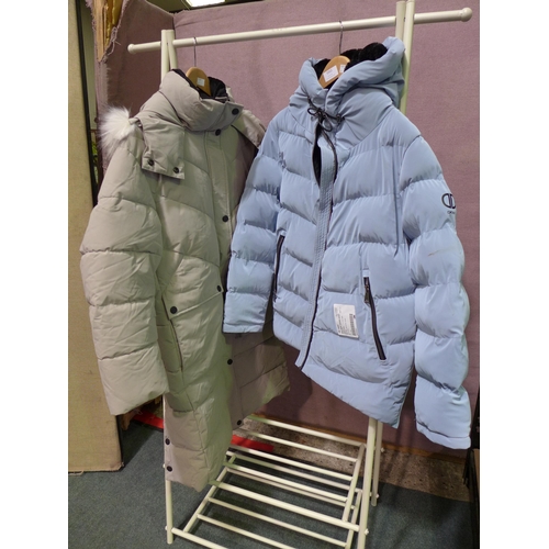 3353 - 2 Women's DKNY hooded coats - small and large Both Damaged * this lot is subject to VAT