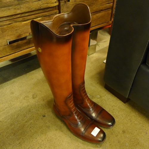 1319 - A pair of leather boots umbrella stand (CRT732)