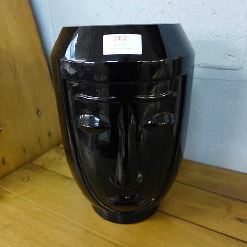 1402 - A black painted face vase