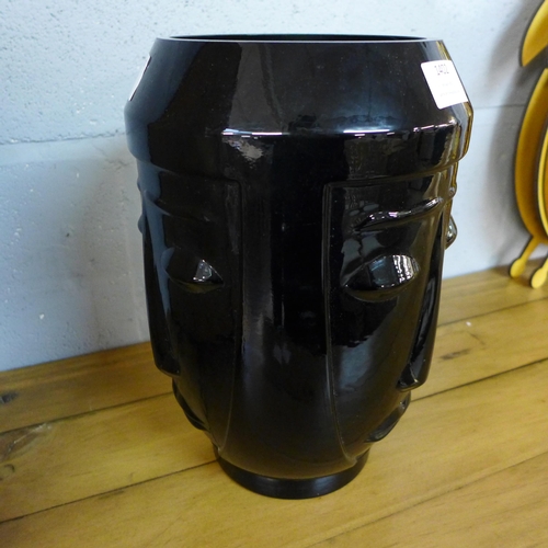 1402 - A black painted face vase