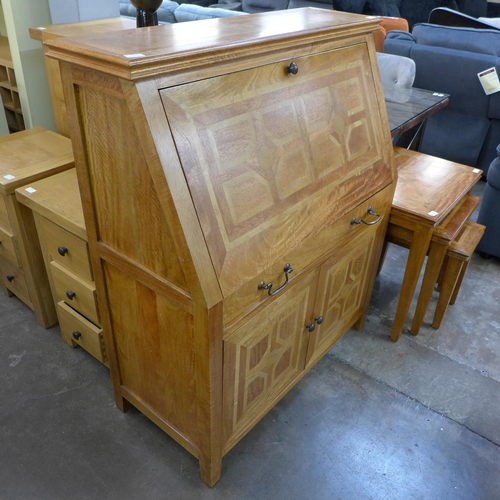 1443 - An inlaid hardwood bureau