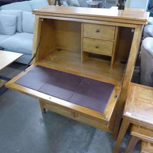 1443 - An inlaid hardwood bureau