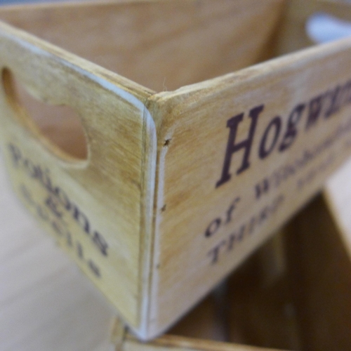 1448 - A pair of Hogwarts Witchcraft & Wizardry wooden storage boxes (FL2205)