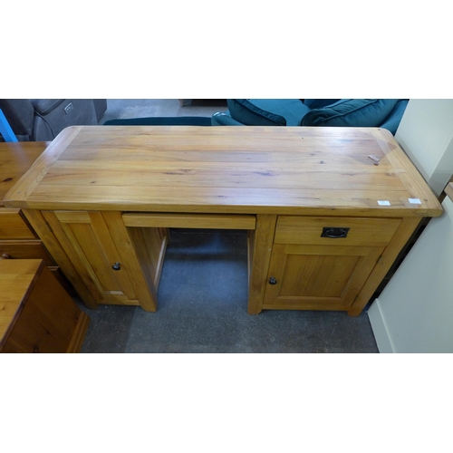 1458 - An oak two door single drawer desk