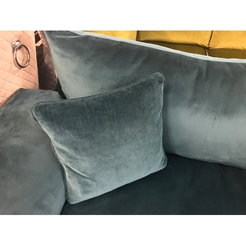 1339 - A teal velvet love seat