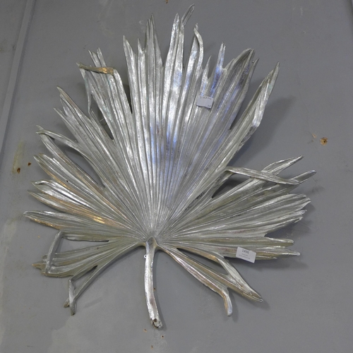 1365 - A decorative silver Trachycarpus Fortunei palm leaf