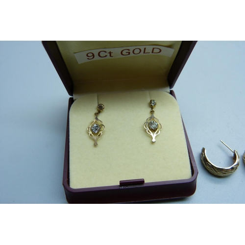 1034 - Two pairs of 9ct gold earrings, 1.8g