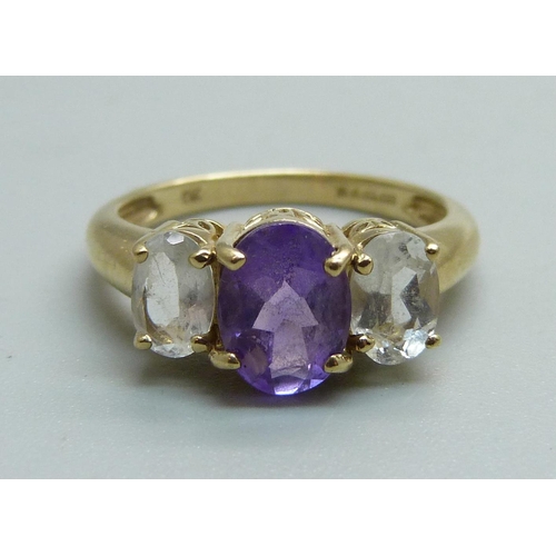 1068 - A 9ct gold, amethyst and white stone ring, 3.3g, N