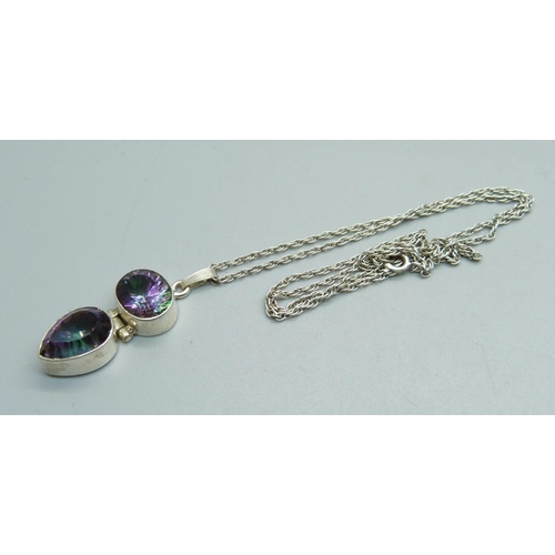 1072 - A silver and mystic topaz pendant and chain