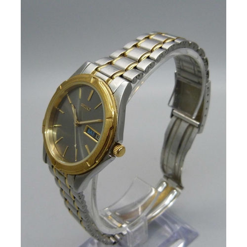 1081 - A gentleman's Seiko quartz two tone wristwatch, 7N43-6A09 A4