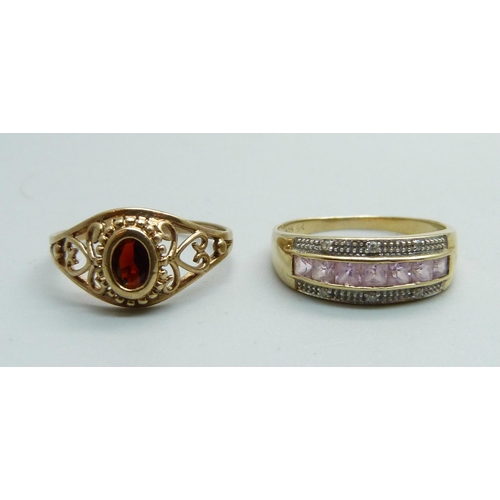 1085 - Two 9ct gold rings, 3.7g, both Q