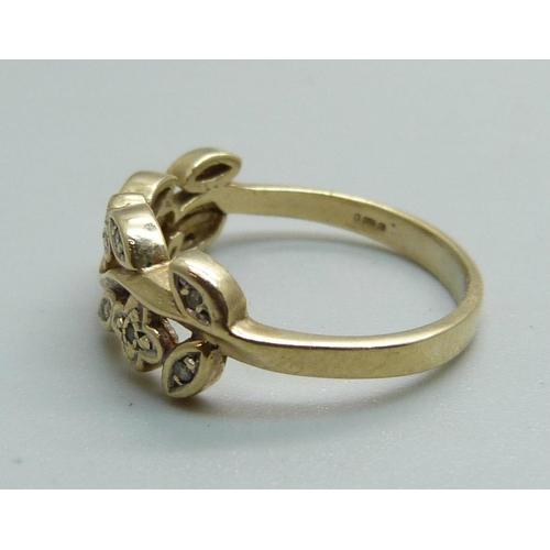 1086 - A 9ct gold ring, 2.7g, P