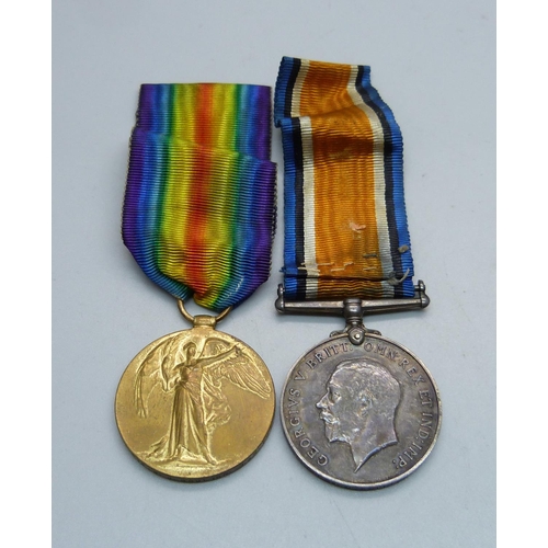 1092 - A pair of WWI medals to 30028 Pte. W.J. Boulton, Lancashire Fusiliers