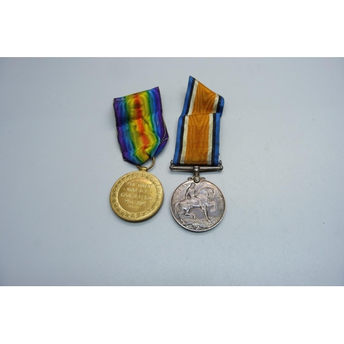 1092 - A pair of WWI medals to 30028 Pte. W.J. Boulton, Lancashire Fusiliers