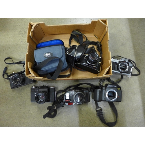 1102 - Six cameras, Pentax, Minolta, Yashica, etc. **PLEASE NOTE THIS LOT IS NOT ELIGIBLE FOR POSTING AND P... 