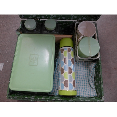 1112 - A Brexton picnic set, cased **PLEASE NOTE THIS LOT IS NOT ELIGIBLE FOR POSTING AND PACKING**