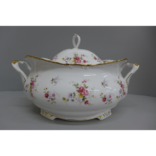 601 - A large Royal Albert Tenderness tureen