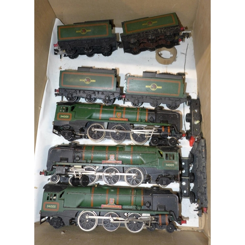 652 - Three model railway locomotives and four tenders