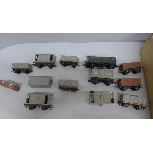 664 - A collection of model railway wagons, some a/f