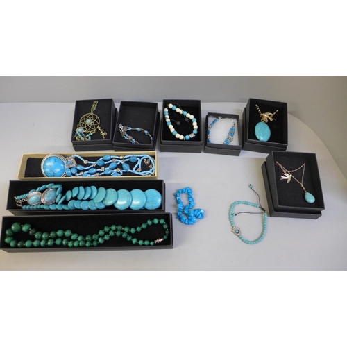 685 - Turquoise and malachite jewellery