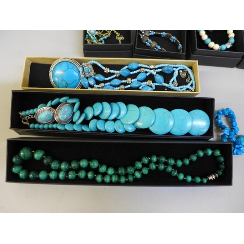 685 - Turquoise and malachite jewellery