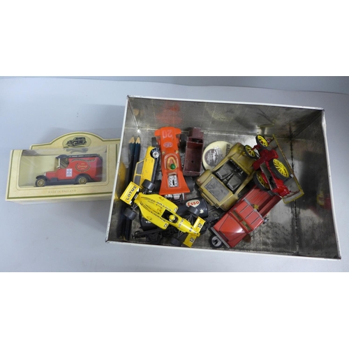 727 - A collection of die-cast vehicles including Maisto, Corgi, Matchbox, some boxed