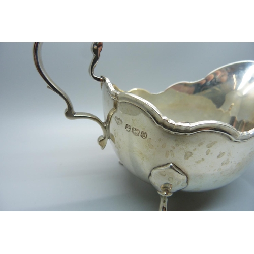 809 - A silver sauce boat, Sheffield 1956, 216g