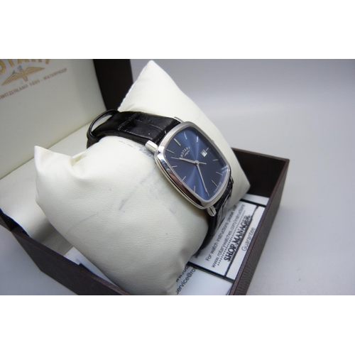 825 - A gentleman's Rotary wristwatch, boxed with papers