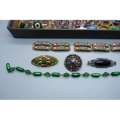 826 - A collection of antique and vintage jewellery including micro mosaic, Czech, etc.