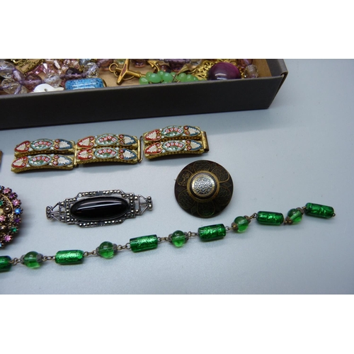 826 - A collection of antique and vintage jewellery including micro mosaic, Czech, etc.