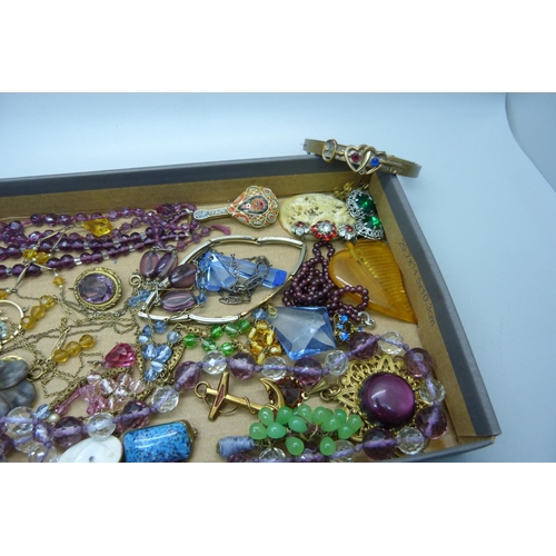 826 - A collection of antique and vintage jewellery including micro mosaic, Czech, etc.