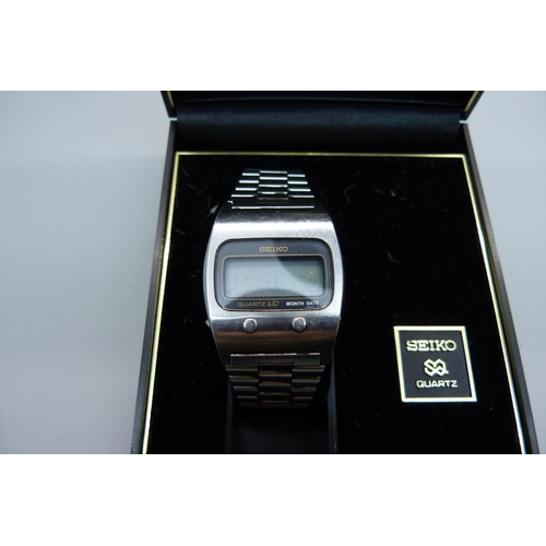 832 - A Seiko quartz LC LCD 1976 wristwatch, 0439-5007