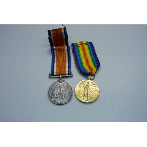 851 - A pair of WWI medals to 128948 Pnr. H. Garner RE