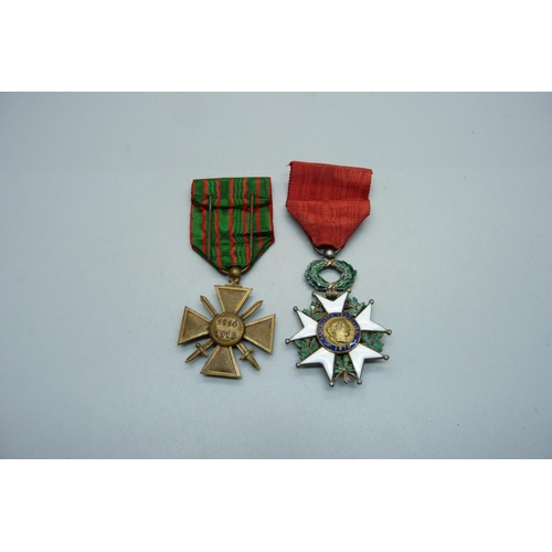 854 - A French Cross Medal, 1914-1918 with and an enamelled Legion D'Honneur Republique medal