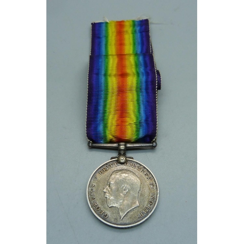 867 - A WWI medal to 242789 Pte. T.P. Boyes, Northumberland Fusiliers