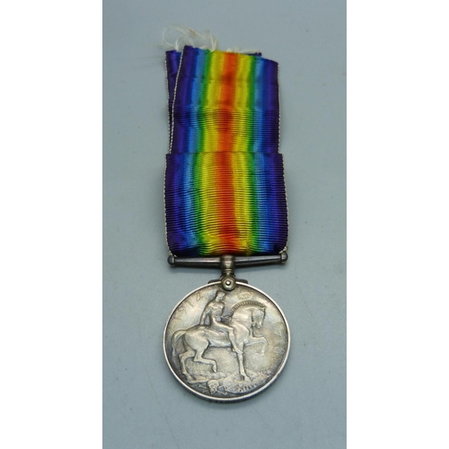 867 - A WWI medal to 242789 Pte. T.P. Boyes, Northumberland Fusiliers