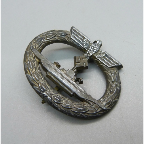 871 - A WWII German Kriegsmarine U-Boat badge