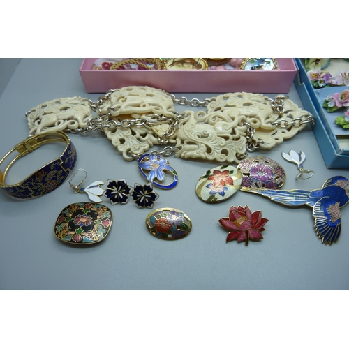 884 - A collection of cloisonne jewellery, acrylic brooches with floral decoration and ceramic brooches