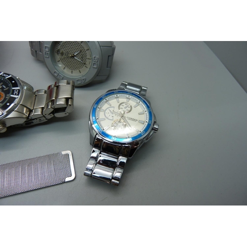 893 - A collection of fashion wristwatches