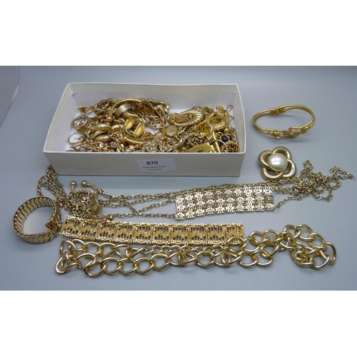 896 - Gold tone jewellery