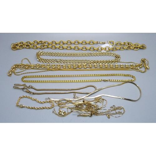 907 - Gold tone jewellery including a large 18ct plated chain