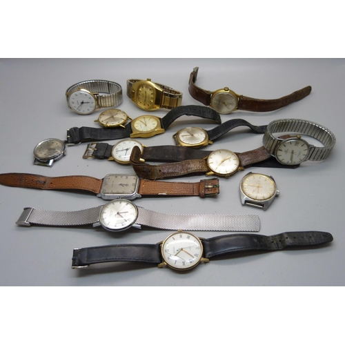 910 - A collection of wristwatches