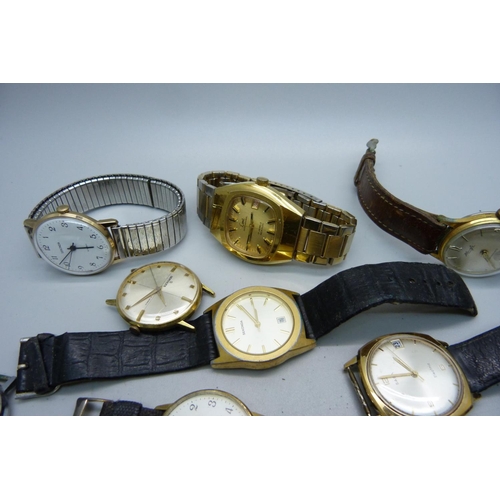 910 - A collection of wristwatches