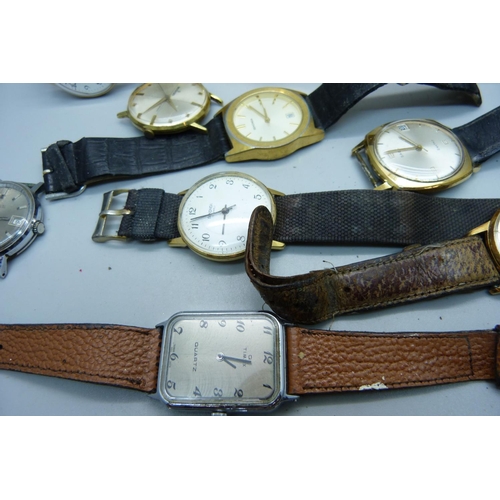 910 - A collection of wristwatches