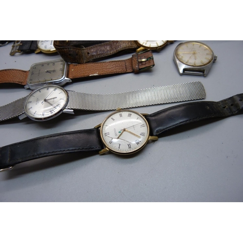 910 - A collection of wristwatches