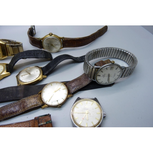 910 - A collection of wristwatches