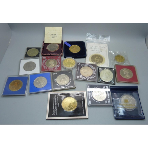 911 - Seventeen assorted commemorative coins