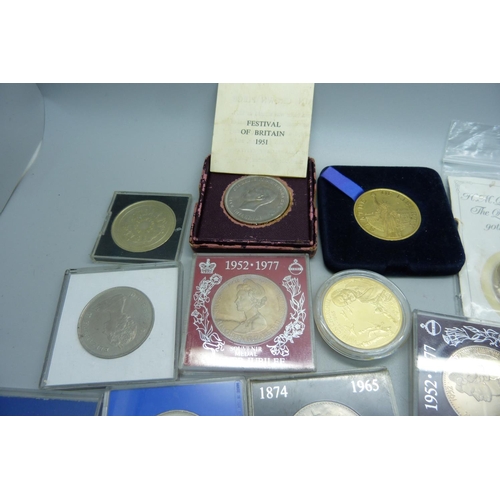 911 - Seventeen assorted commemorative coins