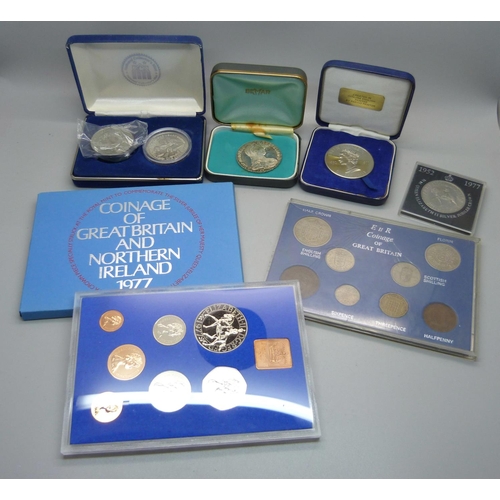 913 - Commemorative coins, (5), and two annual sets of British coinage