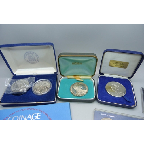 913 - Commemorative coins, (5), and two annual sets of British coinage